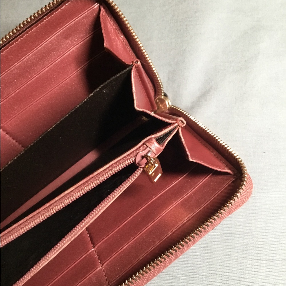 Gucci Red Quilted Wallet with Gold Hardware - Picture 7 of 9